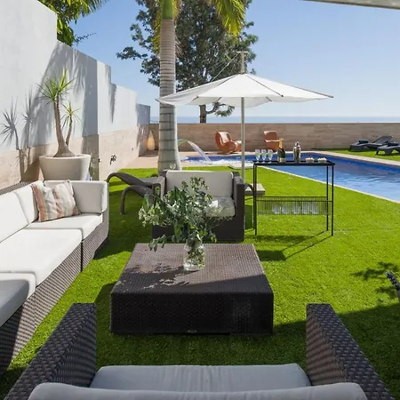 With Sea Views, Pool, Spa, Gym, Cinema & Proaudio - Homeforguest *
