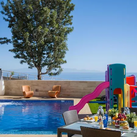With Sea Views, Pool, Spa, Gym, Cinema & Proaudio - Homeforguest Villa