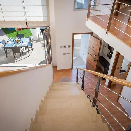 Villa With Sea Views, Pool, Spa, Gym, Cinema & Proaudio - Homeforguest