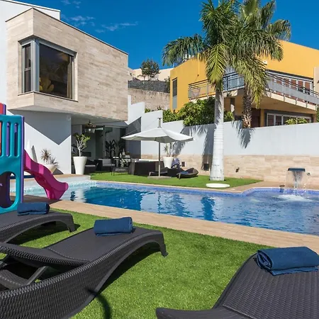 With Sea Views, Pool, Spa, Gym, Cinema & Proaudio - Homeforguest Villa *