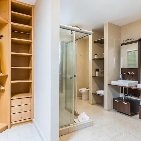 With Sea Views, Pool, Spa, Gym, Cinema & Proaudio - Homeforguest *