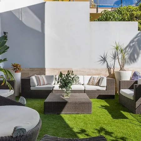 Villa With Sea Views, Pool, Spa, Gym, Cinema & Proaudio - Homeforguest *