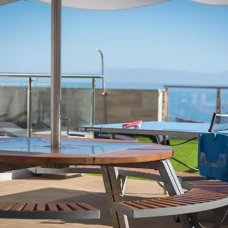 With Sea Views, Pool, Spa, Gym, Cinema & Proaudio - Homeforguest *