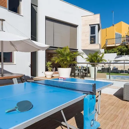 With Sea Views, Pool, Spa, Gym, Cinema & Proaudio - Homeforguest