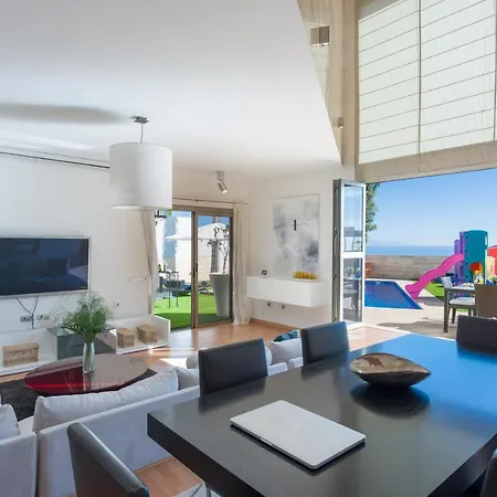 Villa With Sea Views, Pool, Spa, Gym, Cinema & Proaudio - Homeforguest