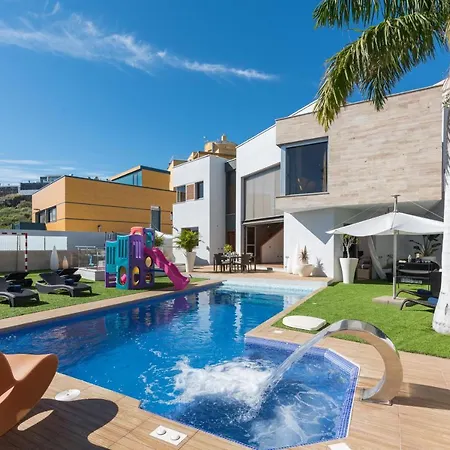 Villa With Sea Views, Pool, Spa, Gym, Cinema & Proaudio - Homeforguest *